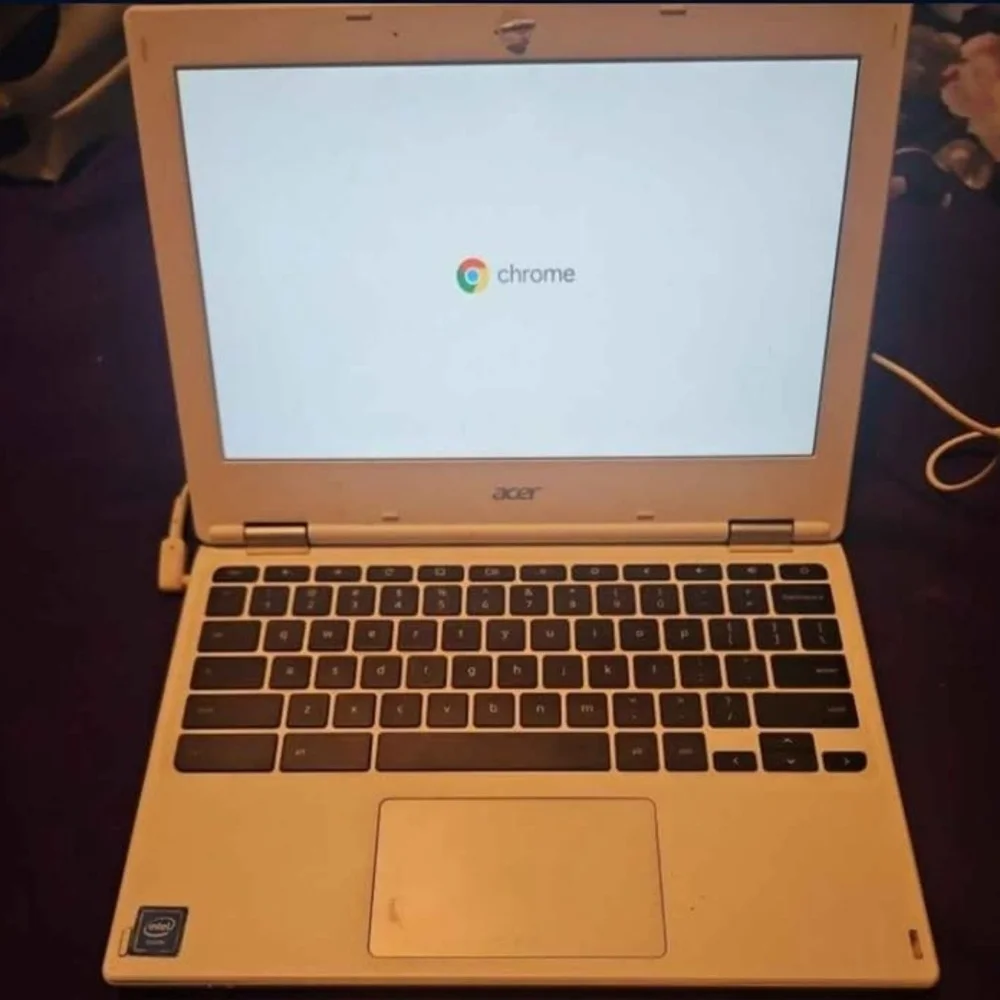 2017 Acer White Chromebook Laptop with Charger